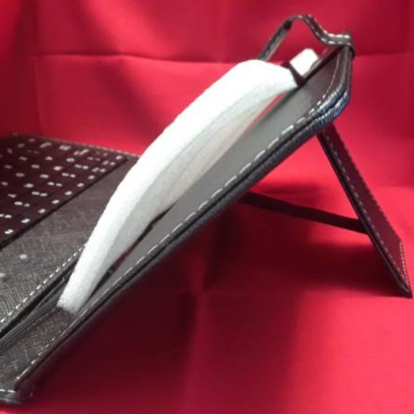 BRAND NEW Universal 7 inch Tablet Case with PC Keyboard and Flip Stand, Black - Picture 3 of 9
